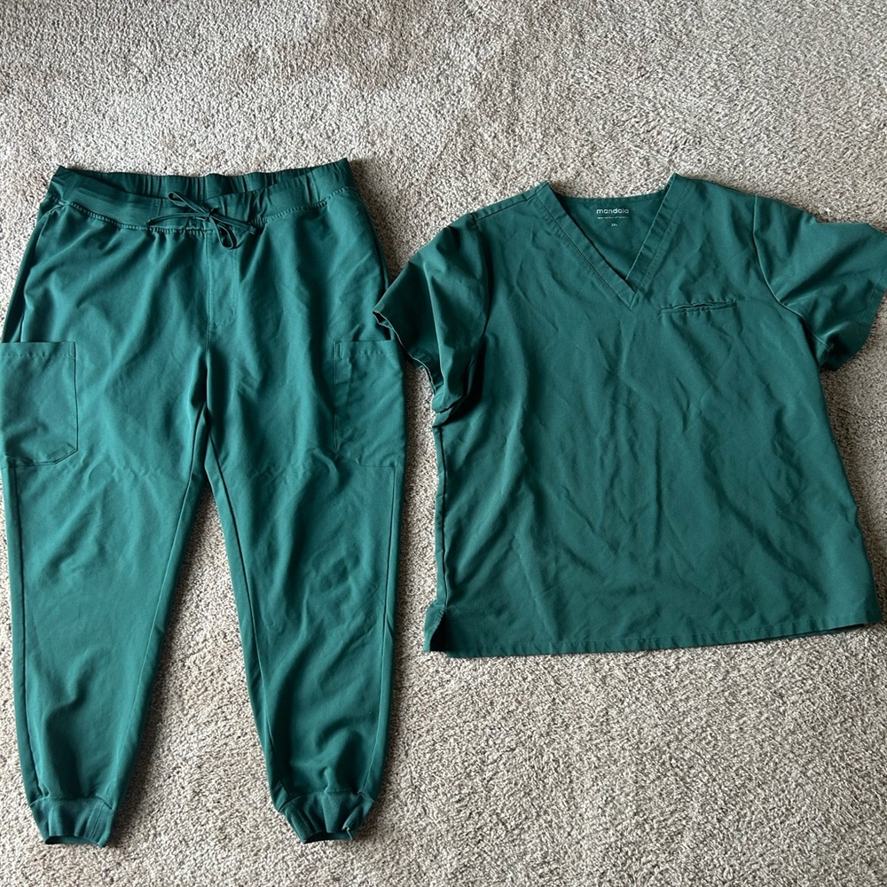 Forest green mandala scrub set